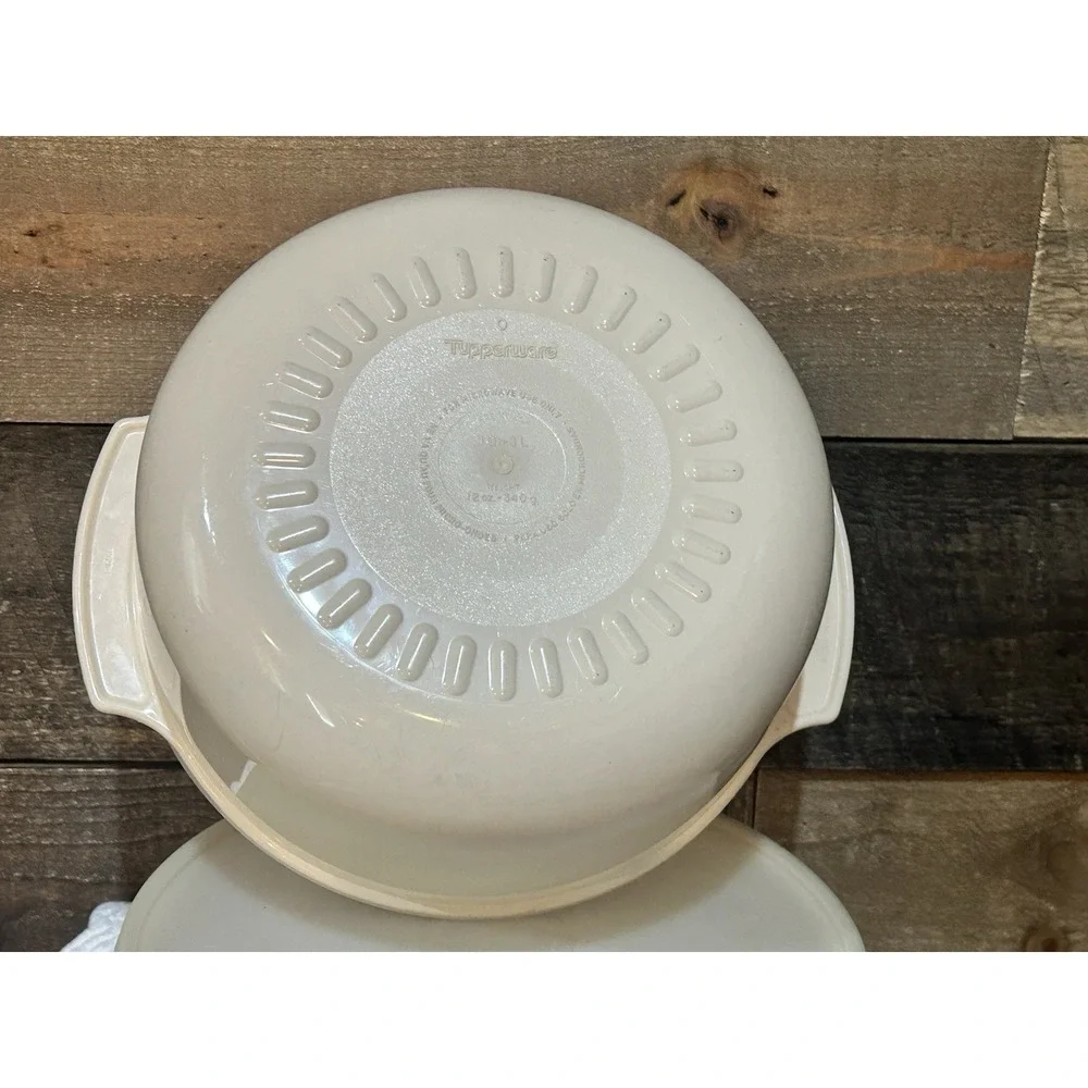 Tupperware Stack Cooker 3 Qt‎ Bowl & Seal Plus Strainer Colander Almond